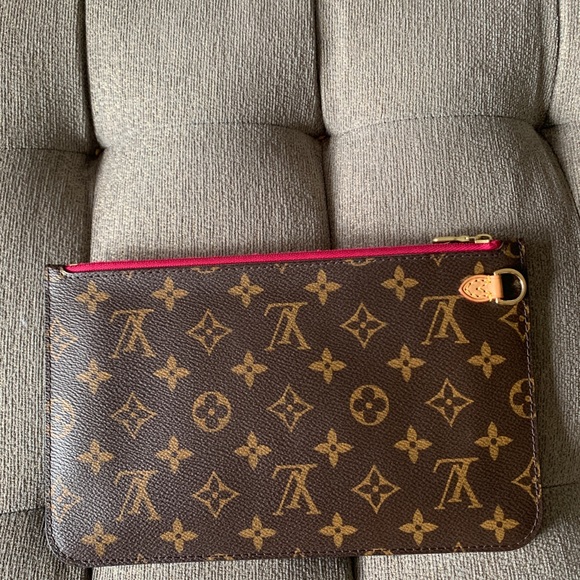 ❤️SOLD❤️Louis Vuitton pouchette - Picture 6 of 7